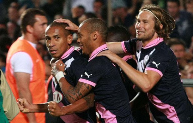 Bordeaux se qualifie pour la Ligue Europa face à l'Etoile Rouge de Belgrade, le 30 août 2012 au stade Chaban-Delmas. Bordeaux se qualifie pour la Ligue Europa face à l'Etoile Rouge de Belgrade, le 30 août 2012 au stade Chaban-Delmas.