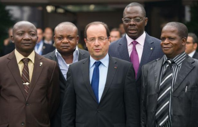 Le président français François Hollande a souligné samedi à Kinshasa, en marge du 14e sommet de la francophonie, que "parler le français, c'est aussi parler les droits de l'homme", après une rencontre avec l'opposition congolaise et des ONG. Le président français François Hollande a souligné samedi à Kinshasa, en marge du 14e sommet de la francophonie, que "parler le français, c'est aussi parler les droits de l'homme", après une rencontre avec l'opposition congolaise et des ONG.