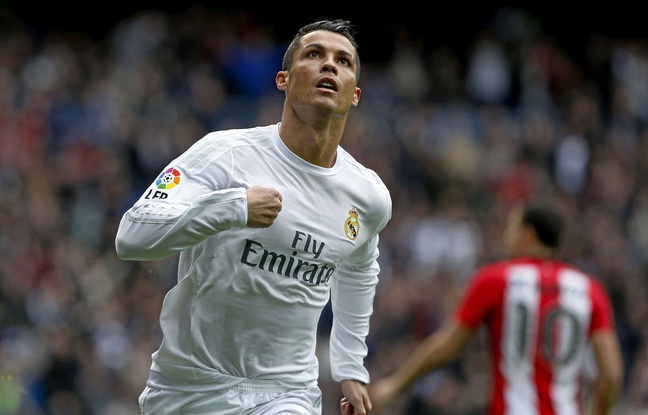 Cristiano Ronaldo fête un but lors du match entre le Real Madrid et l'Athletic Bilbao. Cristiano Ronaldo fête un but lors du match entre le Real Madrid et l'Athletic Bilbao.