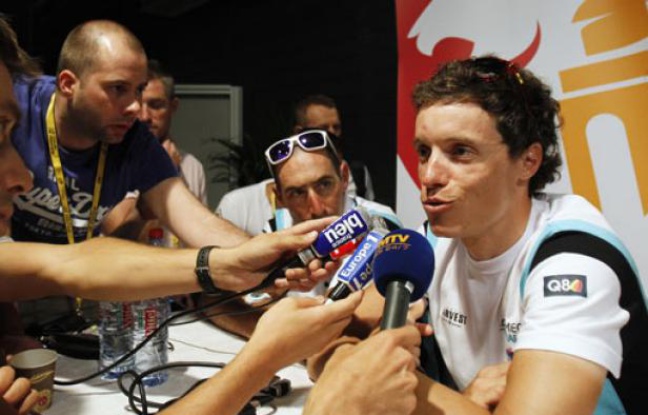 Le cycliste Sylvain Chavanel répond aux questions des journaliste, le 28 juin 2012 à Liège. Le cycliste Sylvain Chavanel répond aux questions des journaliste, le 28 juin 2012 à Liège.