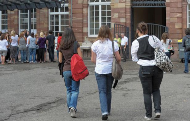 Rentrée scolaire au lycée Fustel de Coulanges le 2 septembre 2009. Rentrée scolaire au lycée Fustel de Coulanges le 2 septembre 2009.