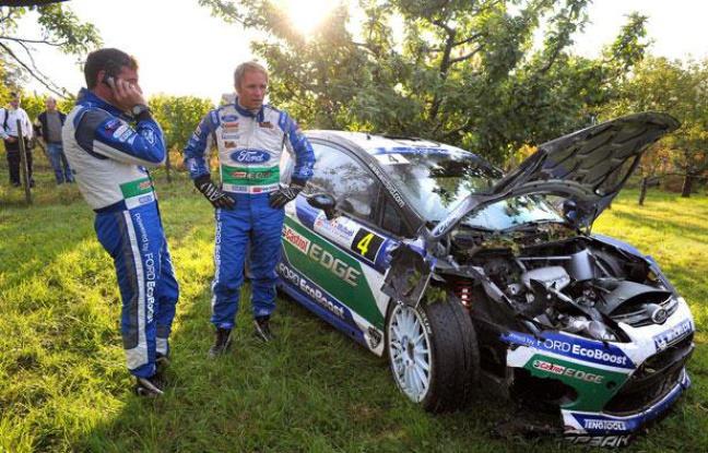Petter Solberg et son co-pilote Chris Patterson après la sortie de route au Rallye de France, le 6 octobre 2012 à Epfig en Alsace. Petter Solberg et son co-pilote Chris Patterson après la sortie de route au Rallye de France, le 6 octobre 2012 à Epfig en Alsace.