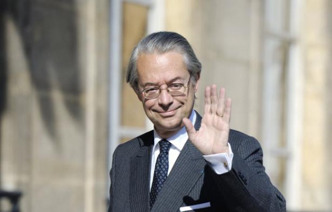 Le président UMP de la commission des Finances, Philippe Marini et sa rapporteure générale PS, Nicole Bricq ont dénoncé jeudi devant la presse un projet de budget pour 2012 "vidé de sa substance" et déjà "dépassé" par l'annonce par Nicolas Sarkozy d'un nouveau plan de rigueur. Le président UMP de la commission des Finances, Philippe Marini et sa rapporteure générale PS, Nicole Bricq ont dénoncé jeudi devant la presse un projet de budget pour 2012 "vidé de sa substance" et déjà "dépassé" par l'annonce par Nicolas Sarkozy d'un nouveau plan de rigueur.