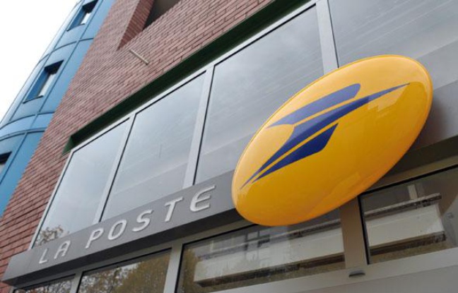 Illustration d'une façade d'un bureau de poste. Illustration d'une façade d'un bureau de poste.