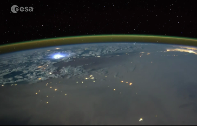 L'astronaute britannique Tim Peake a filmé des éclairs depuis l'espace. L'astronaute britannique Tim Peake a filmé des éclairs depuis l'espace.