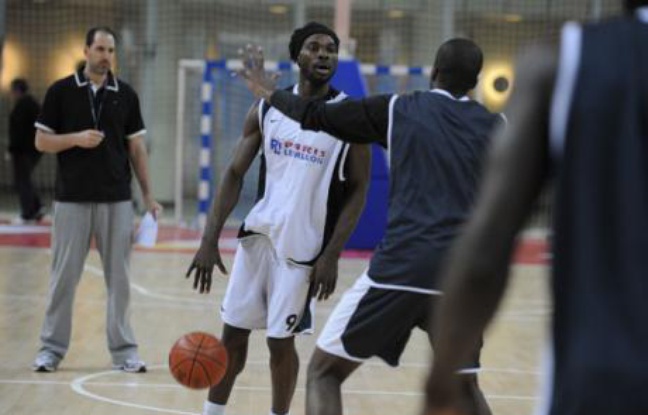 Le Paris-Levallois de Jean-Marc Dupraz à l'entraînement le 24 novembre 2008. Le Paris-Levallois de Jean-Marc Dupraz à l'entraînement le 24 novembre 2008.