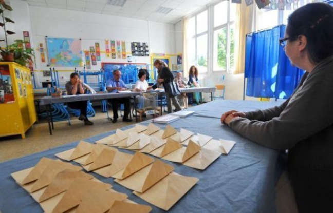 Le taux de participation au second tour des élections législatives en métropole atteignait 46,42% dimanche à 17H00, selon le ministère de l'Intérieur, en baisse de près de deux points par rapport au premier tour à la même heure, 48,31%. Le taux de participation au second tour des élections législatives en métropole atteignait 46,42% dimanche à 17H00, selon le ministère de l'Intérieur, en baisse de près de deux points par rapport au premier tour à la même heure, 48,31%.
