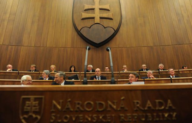 Le parlement slovaque lors du vote du 11 octobre sur l'élargissement du FESF, Bratislava, 11 octobre 2011
Le parlement slovaque lors du vote du 11 octobre sur l'élargissement du FESF, Bratislava, 11 octobre 2011