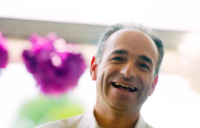 Jean-François Copé, à la fête de la Violette, dans le Loir-et-cher, le 6 juillet 2013. Jean-François Copé, à la fête de la Violette, dans le Loir-et-cher, le 6 juillet 2013.