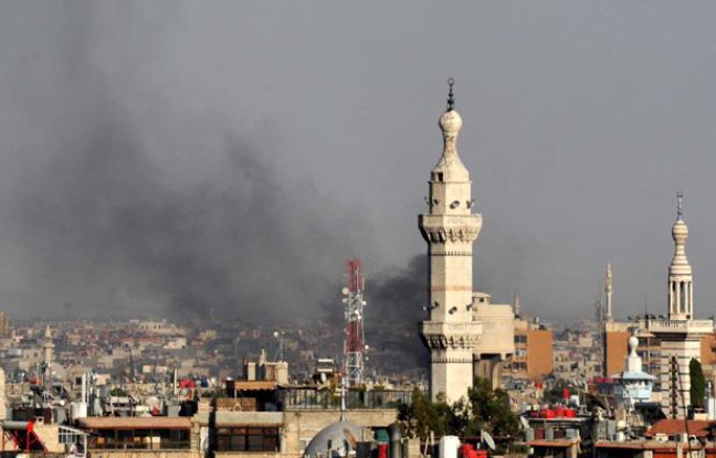 La ville de Damas, en Syrie, a été le théâtre d'un attentat à la bombe contre un bâtiment de la Sécurité nationale, le 18 juillet 2012. La ville de Damas, en Syrie, a été le théâtre d'un attentat à la bombe contre un bâtiment de la Sécurité nationale, le 18 juillet 2012.