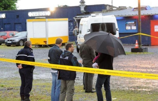 L'auteur présumé des coups de feu qui ont fait 10 blessés dimanche matin dans une discothèque près de Cambrai et sa compagne devaient être présentés mardi à un juge d'instruction de Douai, après l'ouverture d'une information judiciaire pour tentative d'assassinat. L'auteur présumé des coups de feu qui ont fait 10 blessés dimanche matin dans une discothèque près de Cambrai et sa compagne devaient être présentés mardi à un juge d'instruction de Douai, après l'ouverture d'une information judiciaire pour tentative d'assassinat.