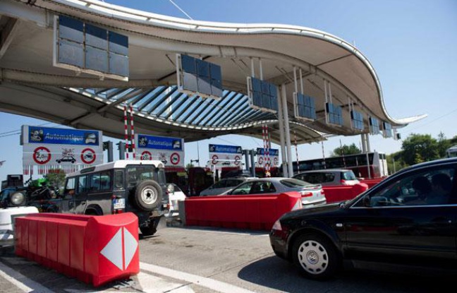La gare de péage de Biarritz-La Negresse, sur l'autoroute A63. Le 21 août 2010. La gare de péage de Biarritz-La Negresse, sur l'autoroute A63. Le 21 août 2010.