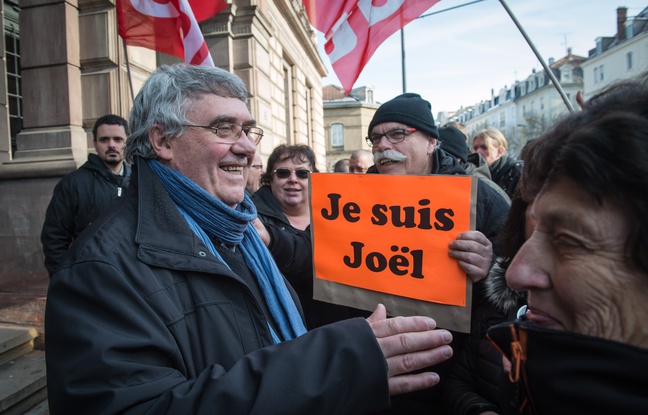 Mulhouse, le 26 février 2016. - Le syndicaliste CGT Joël Moreau a été condamné, ce vendredi, par le tribunal correctionnel de Mulhouse à 250 euros d'amende, ainsi que 500 euros avec sursis, pour des «outrages» envers des forces de l'ordre et le Premier ministre Manuel Valls à l'occasion d'une manifestation lundi 22 février 2016. Mulhouse, le 26 février 2016. - Le syndicaliste CGT Joël Moreau a été condamné, ce vendredi, par le tribunal correctionnel de Mulhouse à 250 euros d'amende, ainsi que 500 euros avec sursis, pour des «outrages» envers des forces de l'ordre et le Premier ministre Manuel Valls à l'occasion d'une manifestation lundi 22 février 2016.