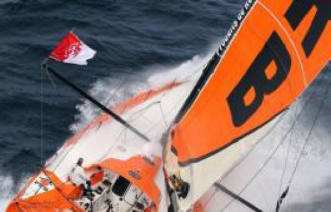 Le Français Vincent Riou, l'un des grands favoris du Vendée Globe 2012-2013, a décidé d'abandonner suite à l'avarie causée samedi à son bateau (PRB) lors d'une collision avec une bouée métallique au large des côtes brésiliennes, a annoncé dimanche son équipe Le Français Vincent Riou, l'un des grands favoris du Vendée Globe 2012-2013, a décidé d'abandonner suite à l'avarie causée samedi à son bateau (PRB) lors d'une collision avec une bouée métallique au large des côtes brésiliennes, a annoncé dimanche son équipe