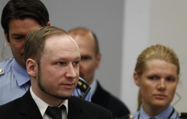 Anders Breivik, au tribunal d'Oslo le 19 avril 2012, au quatrième jour de son procès. Anders Breivik, au tribunal d'Oslo le 19 avril 2012, au quatrième jour de son procès.