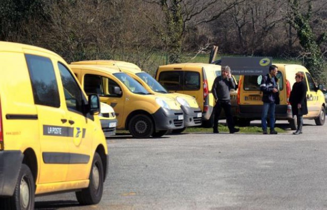 Les syndicats de la Poste ont vivement réagi lundi à l'annonce d'un nouveau suicide au sein du groupe, dénonçant à l'unisson un mal-être des salariés, alors que doivent s'ouvrir dans la semaine des discussions avec la direction sur leurs conditions de travail. Les syndicats de la Poste ont vivement réagi lundi à l'annonce d'un nouveau suicide au sein du groupe, dénonçant à l'unisson un mal-être des salariés, alors que doivent s'ouvrir dans la semaine des discussions avec la direction sur leurs conditions de travail.