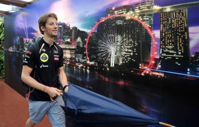 Le pilote français de l'écurie Lotus, Romain Grosjean, a repris le volant de sa Lotus de Formule 1 vendredi lors des essais libres du Grand Prix de Singapour, après un GP de suspension, en Italie, puis a expliqué que sa priorité est désormais de "marquer des points" pour Lotus. Le pilote français de l'écurie Lotus, Romain Grosjean, a repris le volant de sa Lotus de Formule 1 vendredi lors des essais libres du Grand Prix de Singapour, après un GP de suspension, en Italie, puis a expliqué que sa priorité est désormais de "marquer des points" pour Lotus.