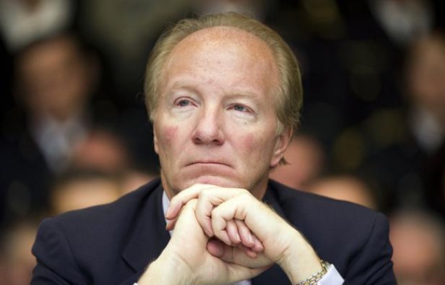 Brice Hortefeux, ancien ministre de l'Intérieur, a appelé "solennellement" dimanche François Hollande à dévoiler ses mesures fiscales "avant les législatives" par "souci d'honnêteté et de transparence". Brice Hortefeux, ancien ministre de l'Intérieur, a appelé "solennellement" dimanche François Hollande à dévoiler ses mesures fiscales "avant les législatives" par "souci d'honnêteté et de transparence".