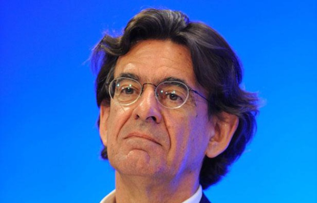 Luc Ferry à un séminaire à Paris, en mai 2011. Luc Ferry à un séminaire à Paris, en mai 2011.