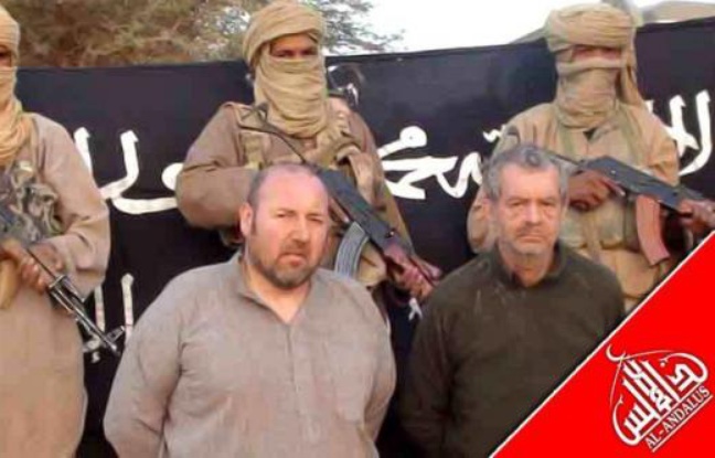 Un site mauritanien d'informations en ligne, Sahara Medias, a publié une vidéo montrant séparément cinq des six otages français détenus dans le Sahel par Al-Qaïda au Maghreb islamique (Aqmi) tournée lors des "derniers mois du pouvoir" de l'ex-président français Nicolas Sarkozy. Un site mauritanien d'informations en ligne, Sahara Medias, a publié une vidéo montrant séparément cinq des six otages français détenus dans le Sahel par Al-Qaïda au Maghreb islamique (Aqmi) tournée lors des "derniers mois du pouvoir" de l'ex-président français Nicolas Sarkozy.