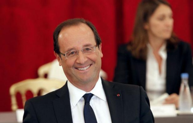 François Hollande, sous la pression d'ONG en quête de garanties sur le nucléaire, les gaz de schiste, la biodiversité ou la fiscalité "verte", ouvre vendredi le chapitre écologique de son quinquennat avec la conférence environnementale promise pendant la présidentielle. François Hollande, sous la pression d'ONG en quête de garanties sur le nucléaire, les gaz de schiste, la biodiversité ou la fiscalité "verte", ouvre vendredi le chapitre écologique de son quinquennat avec la conférence environnementale promise pendant la présidentielle.