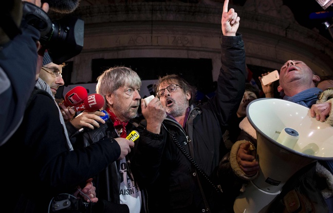Renaud et Christophe Aleveque,Place de la Republique, le 7janvier 2016 à Paris.AFP / KENZO TRIBOUILLARD Renaud et Christophe Aleveque,Place de la Republique, le 7janvier 2016 à Paris.AFP / KENZO TRIBOUILLARD