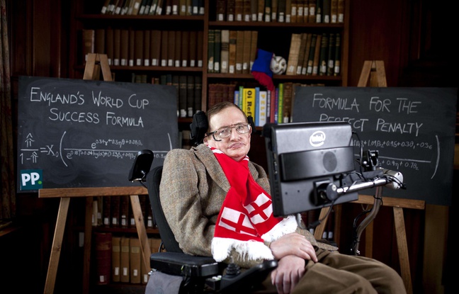 Stephen Hawking, le 28 mai 2014, à Cambridge. Stephen Hawking, le 28 mai 2014, à Cambridge.