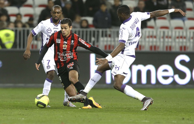 Hatem Ben Arfa lors de la victoire de Nice face à Toulouse (1-0), le 3 février 2016. Hatem Ben Arfa lors de la victoire de Nice face à Toulouse (1-0), le 3 février 2016.