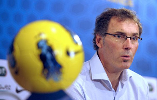 Laurent Blanc, le sélectionneur de l'équipe de France, le 3 novembre 2011, à Paris. Laurent Blanc, le sélectionneur de l'équipe de France, le 3 novembre 2011, à Paris.