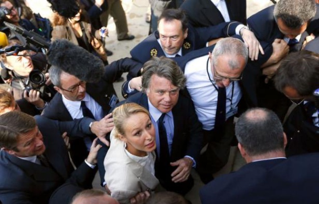 Gilbert Collard, élu à l'Assemblée nationale avec le soutien du Front national, a déclaré mercredi, en arrivant au Palais Bourbon aux côtés de Marion Maréchal-Le Pen, l'autre députée du FN, qu'il n'adhérerait pas à ce parti, tout en proclamant sa fidélité à Marine Le Pen. Gilbert Collard, élu à l'Assemblée nationale avec le soutien du Front national, a déclaré mercredi, en arrivant au Palais Bourbon aux côtés de Marion Maréchal-Le Pen, l'autre députée du FN, qu'il n'adhérerait pas à ce parti, tout en proclamant sa fidélité à Marine Le Pen.
