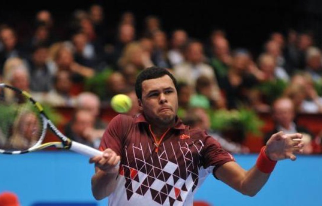 Le N.1 français Jo-Wilfried Tsonga a été éliminé, au deuxième tour du tournoi de Valence, par l'Américain Sam Querrey 7-6 (7/5), 6-2, un revers qui n'hypothèque cependant pas ses chances de se qualifier pour le Masters. Le N.1 français Jo-Wilfried Tsonga a été éliminé, au deuxième tour du tournoi de Valence, par l'Américain Sam Querrey 7-6 (7/5), 6-2, un revers qui n'hypothèque cependant pas ses chances de se qualifier pour le Masters.