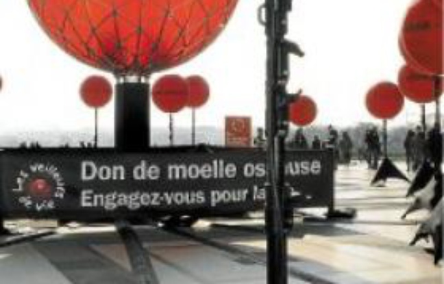 Deux mille Français attendent une greffe de moelle osseuse. Deux mille Français attendent une greffe de moelle osseuse.