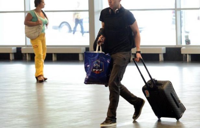 Entre ses insultes adressées aux médias, son rôle contesté sur le terrain et sa place singulière dans le groupe, Samir Nasri a été au centre de nombreuses polémiques durant l'Euro-2012, mettant à mal par son comportement l'entreprise de restauration de l'image de l'équipe de France. Entre ses insultes adressées aux médias, son rôle contesté sur le terrain et sa place singulière dans le groupe, Samir Nasri a été au centre de nombreuses polémiques durant l'Euro-2012, mettant à mal par son comportement l'entreprise de restauration de l'image de l'équipe de France.