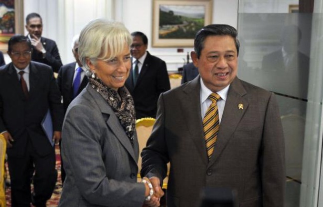 La directrice générale du Fonds monétaire international (FMI), Christine Lagarde, a mis en garde contre une poussée du protectionnisme, mardi lors d'une visite en Indonésie, deuxième étape d'une tournée asiatique. La directrice générale du Fonds monétaire international (FMI), Christine Lagarde, a mis en garde contre une poussée du protectionnisme, mardi lors d'une visite en Indonésie, deuxième étape d'une tournée asiatique.