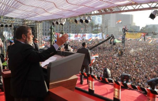 Le président égyptien élu, l'islamiste Mohamed Morsi, doit prêter serment samedi, mais il devra composer avec l'armée qui conservera de larges pouvoirs même après son investiture. Le président égyptien élu, l'islamiste Mohamed Morsi, doit prêter serment samedi, mais il devra composer avec l'armée qui conservera de larges pouvoirs même après son investiture.