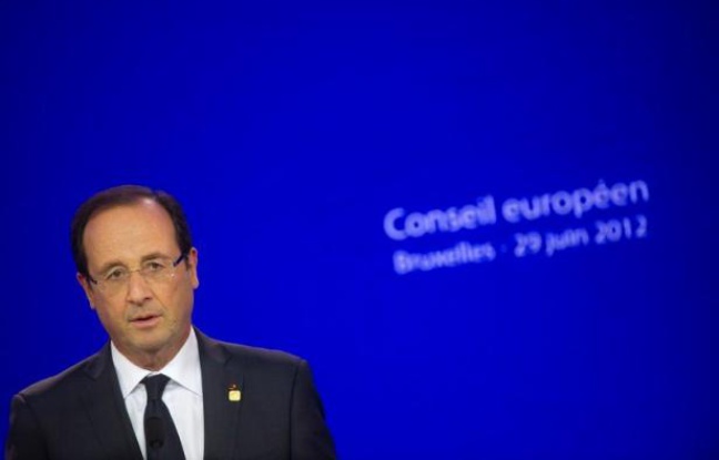 François Hollande perd 7 points d'opinions positives en un mois et Jean-Marc-Ayrault 2, dans le baromètre Viavoice pour Libération à paraître lundi, montrant aussi une large satisfaction pour leur action et une première place pour Manuel Valls dans le classement des ministres. François Hollande perd 7 points d'opinions positives en un mois et Jean-Marc-Ayrault 2, dans le baromètre Viavoice pour Libération à paraître lundi, montrant aussi une large satisfaction pour leur action et une première place pour Manuel Valls dans le classement des ministres.