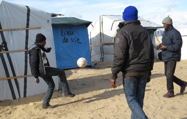 Une partie du camp de Calais où logent les Soudanais du Darfour. Une partie du camp de Calais où logent les Soudanais du Darfour.