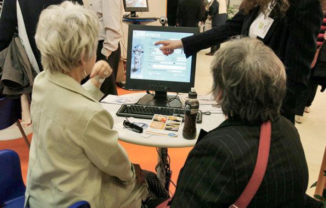 Les entreprises vont être obligées d'engager davantage de seniors. Les entreprises vont être obligées d'engager davantage de seniors.