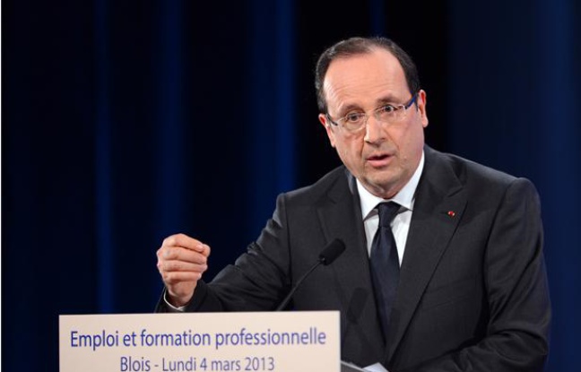 François Hollande lors de son déplacement à Blois le 4 mars 2013 sur l'emploi et la formation professionnelle. François Hollande lors de son déplacement à Blois le 4 mars 2013 sur l'emploi et la formation professionnelle.