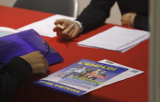 Illustration d'un entretien d'embauche à Chennevieres sur Marne le 26 mars 2013 sur un salon de recrutement. Illustration d'un entretien d'embauche à Chennevieres sur Marne le 26 mars 2013 sur un salon de recrutement.