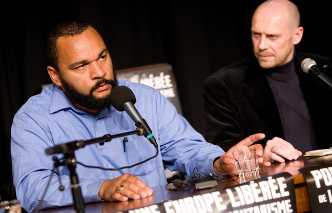 Dieudonne et Alain Soral lors d'une conférence de presse au téâtre de La Main d'Or où jouait l'humoriste. Dieudonne et Alain Soral lors d'une conférence de presse au téâtre de La Main d'Or où jouait l'humoriste.