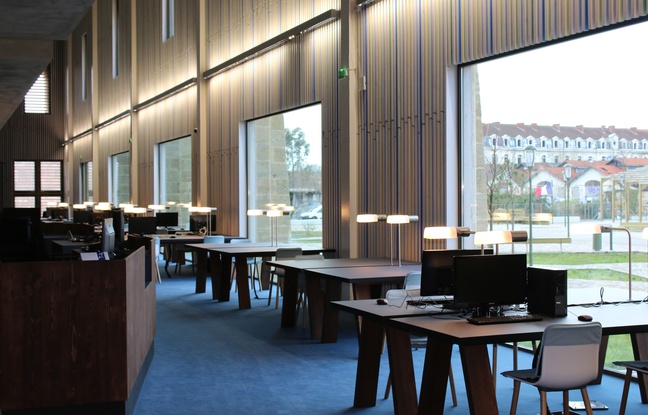 Salle de consultation publique des nouvelles archives municipales de Bordeaux Métropole