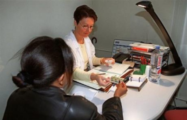 La ministre de la santé Roselyne Bachelot a lancé mardi la deuxième phase de la campagne d'information sur la contraception, qui vise particulièrement à faciliter le dialogue et l'information sur la contraception chez les jeunes. La ministre de la santé Roselyne Bachelot a lancé mardi la deuxième phase de la campagne d'information sur la contraception, qui vise particulièrement à faciliter le dialogue et l'information sur la contraception chez les jeunes.