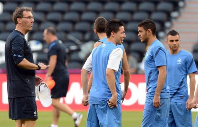 Sortie de l'Euro-2012 par l'Espagne, la France présente un bilan mitigé, quelques satisfactions individuelles ne masquant pas le désastre de la génération 87, celle d'un Benzema resté muet, alors que Blanc n'a que l'objectif fixé des quarts de finale à faire valoir. Sortie de l'Euro-2012 par l'Espagne, la France présente un bilan mitigé, quelques satisfactions individuelles ne masquant pas le désastre de la génération 87, celle d'un Benzema resté muet, alors que Blanc n'a que l'objectif fixé des quarts de finale à faire valoir.