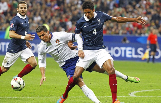 Raphaël Varane au duel avec Cristiano Ronaldo, le 11 octobre 2014 Raphaël Varane au duel avec Cristiano Ronaldo, le 11 octobre 2014