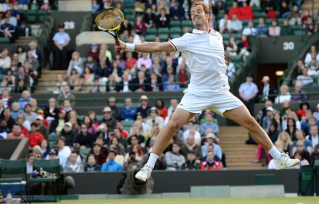 Richard Gasquet a été impressionnant d'autorité face à l'Espagnol Nicolas Almagro, sèchement écarté en trois sets 6-3, 6-4, 6-4, pour se qualifier vendredi pour les huitièmes de finale de Wimbledon Richard Gasquet a été impressionnant d'autorité face à l'Espagnol Nicolas Almagro, sèchement écarté en trois sets 6-3, 6-4, 6-4, pour se qualifier vendredi pour les huitièmes de finale de Wimbledon