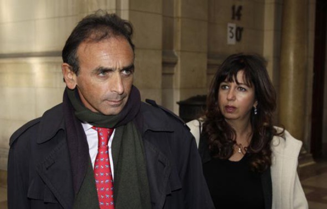 Le chroniqueur Eric Zemmour à son arrivée au tribunal de Paris, le 11 janvier 2011 Le chroniqueur Eric Zemmour à son arrivée au tribunal de Paris, le 11 janvier 2011