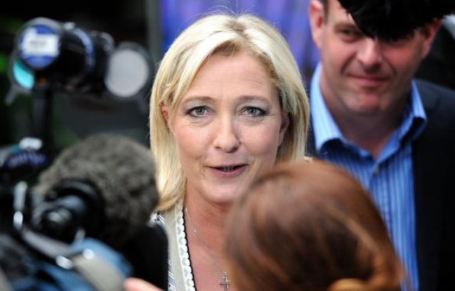 Marine Le Pen a qualifié mardi sur France Info de "scandale" le fait de ne pas être reçue à l'Elysée, comme le sont les représentants des principaux partis politiques, en prévision notamment du G20 au Mexique. Marine Le Pen a qualifié mardi sur France Info de "scandale" le fait de ne pas être reçue à l'Elysée, comme le sont les représentants des principaux partis politiques, en prévision notamment du G20 au Mexique.