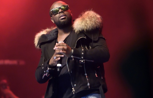 Maître Gims lors du concert NRJ Music Tour à la Cigale à Paris en octobre 2015 Maître Gims lors du concert NRJ Music Tour à la Cigale à Paris en octobre 2015