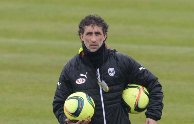 Pierre Espanol, l'adjoint d'Ulrich Ramé aux Girondins, lors d'une séance d'entraînement au Haillan, le 18 mars 2016. / AFP PHOTO / NICOLAS TUCAT Pierre Espanol, l'adjoint d'Ulrich Ramé aux Girondins, lors d'une séance d'entraînement au Haillan, le 18 mars 2016. / AFP PHOTO / NICOLAS TUCAT